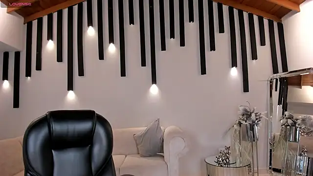 Snapshot of VictoriaMilan_ chatting on February 12, 8:07 pm VictoriaMilan online show from February 12, 8:07 pm