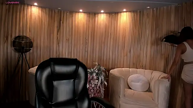 Snapshot of VictoriaMilan_ chatting on March 2, 11:53 pm VictoriaMilan online show from March 2, 11:53 pm