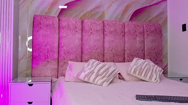 kendal rossi online show from March 12, 12:00 pm