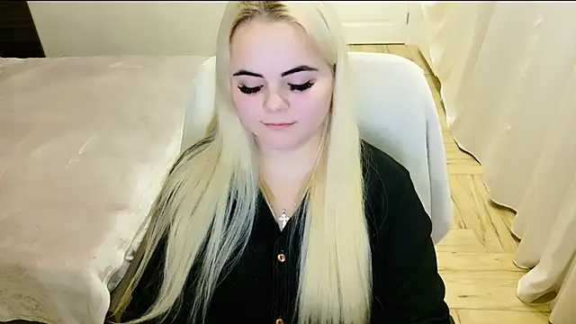 lovely-eyes online show from February 13, 11:04 pm