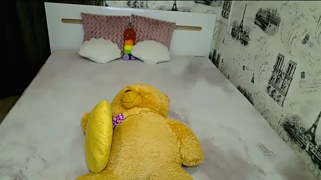 lovely-eyes online show from January 13, 9:20 pm