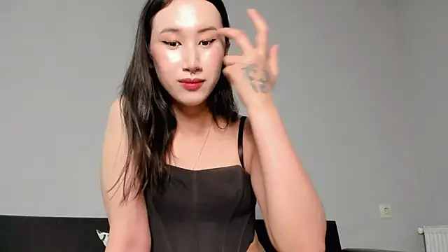 Snapshot of asian_kiya chatting on November 19, 12:10 am asian kiya online show from November 19, 12:10 am