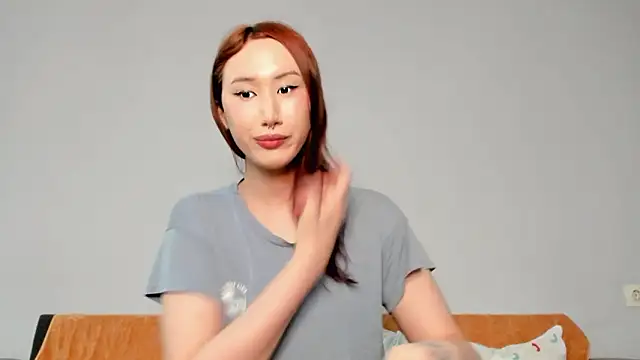 Snapshot of asian_kiya chatting on March 5, 9:38 am asian kiya online show from March 5, 9:38 am