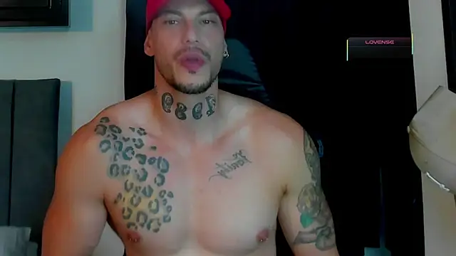 Snapshot of RickG_Oficial chatting on March 26, 8:47 pm RickG Oficial online show from March 26, 8:47 pm