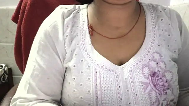 Snapshot of Gulaboo_bhabi chatting on April 18, 7:07 pm Gulaboo bhabi online show from April 18, 7:07 pm