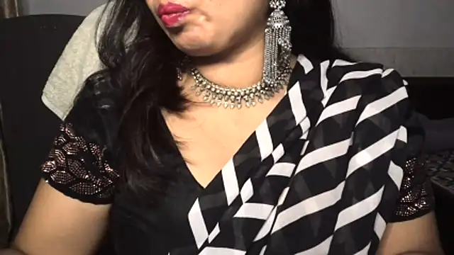 Snapshot of Gulaboo_bhabi chatting on June 17, 5:36 pm Gulaboo bhabi online show from June 17, 5:36 pm