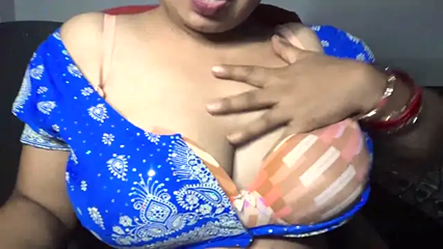 Snapshot of Gulaboo_bhabi chatting on July 19, 11:30 pm Gulaboo bhabi online show from July 19, 11:30 pm