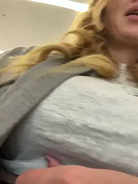 Snapshot of Sweet___Emily chatting on September 18, 1:46 pm Sweet   Emily online show from September 18, 1:46 pm