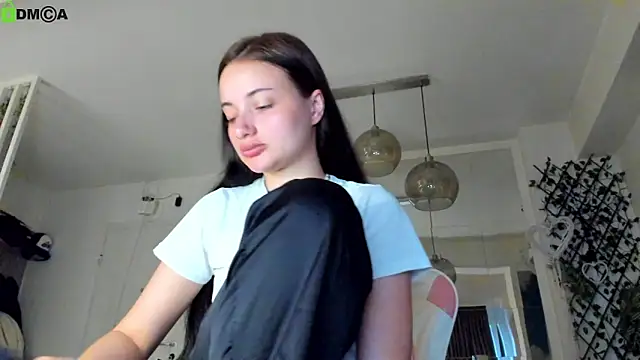 Snapshot of IreneVON chatting on May 9, 3:23 am IreneVON online show from May 9, 3:23 am