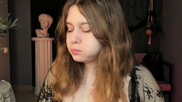 Snapshot of FioraMarmoris chatting on October 31, 5:19 am FioraMarmoris online show from October 31, 5:19 am