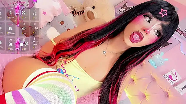 Snapshot of Cute_Roxxy chatting on May 10, 12:27 am Cute Roxxy online show from May 10, 12:27 am