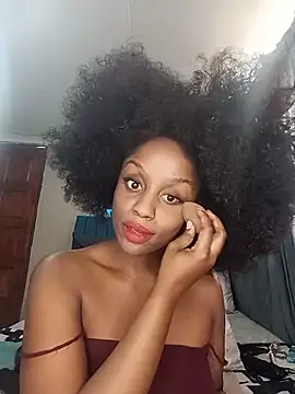 Snapshot of Queen-Chocolate chatting on May 20, 11:49 am Queen-Chocolate online show from May 20, 11:49 am