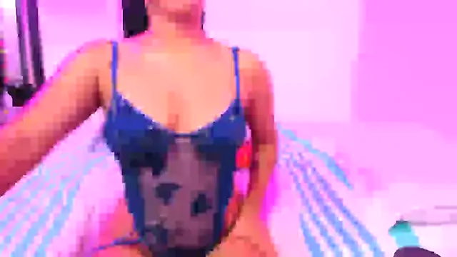 Snapshot of Ivonnesweets chatting on February 18, 2:27 am Ivonnesweets online show from February 18, 2:27 am