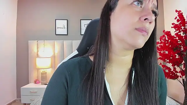 Snapshot of sara_parker069 chatting on September 18, 1:13 pm sara parker069 online show from September 18, 1:13 pm