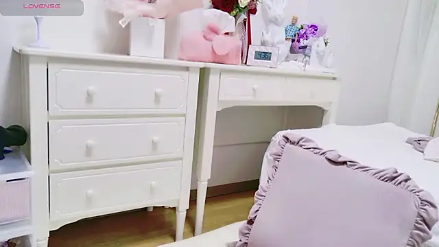 maii- online show from April 20, 7:37 pm