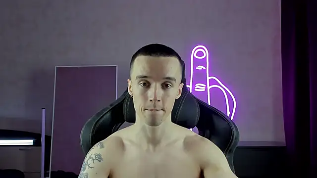 Snapshot of MasonWarholl chatting on December 19, 9:06 pm MasonWarholl online show from December 19, 9:06 pm