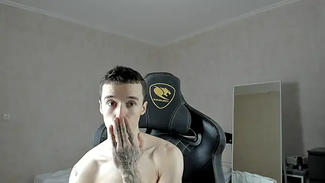 Snapshot of MasonWarholl chatting on January 28, 4:39 am MasonWarholl online show from January 28, 4:39 am