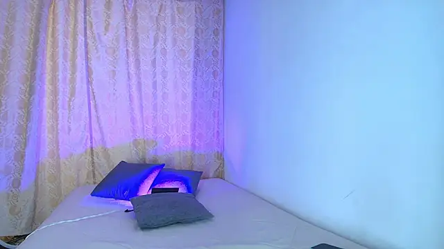 Tinny and Candy online show from April 13, 7:08 pm