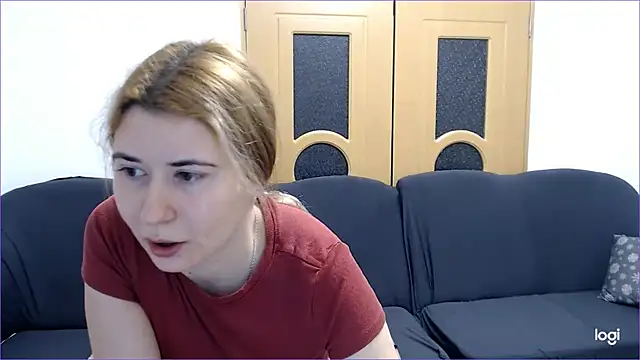 Snapshot of VioletaFlower7 chatting on January 14, 5:34 pm VioletaFlower7 online show from January 14, 5:34 pm