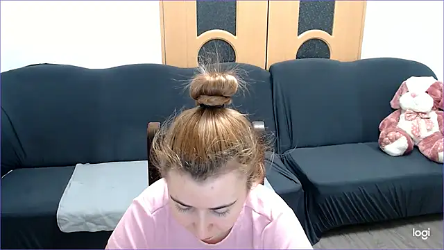 Snapshot of VioletaFlower7 chatting on January 26, 9:40 am VioletaFlower7 online show from January 26, 9:40 am