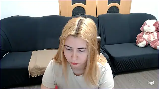 Snapshot of VioletaFlower7 chatting on February 18, 8:38 am VioletaFlower7 online show from February 18, 8:38 am