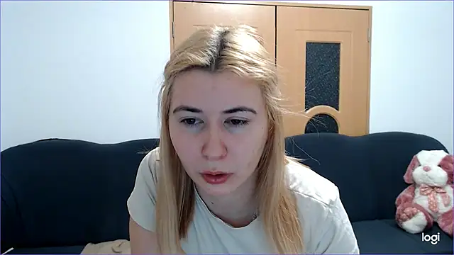 Snapshot of VioletaFlower7 chatting on February 18, 5:31 pm VioletaFlower7 online show from February 18, 5:31 pm