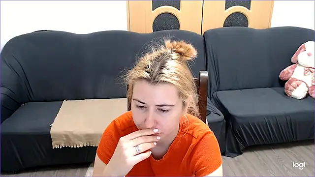 Snapshot of VioletaFlower7 chatting on March 10, 5:50 pm VioletaFlower7 online show from March 10, 5:50 pm