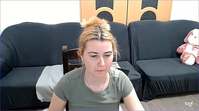 Snapshot of VioletaFlower7 chatting on March 15, 9:38 pm VioletaFlower7 online show from March 15, 9:38 pm