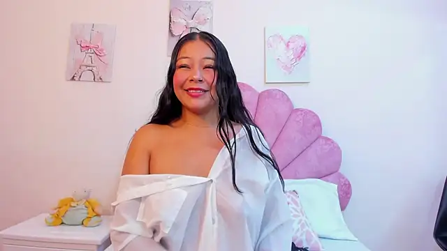 Snapshot of MilaaAdams chatting on June 4, 11:38 am MilaaAdams online show from June 4, 11:38 am