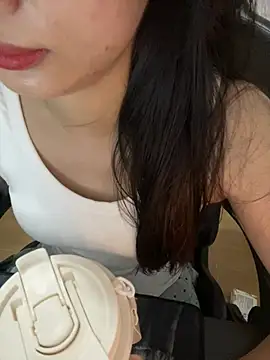 Snapshot of Linda_x2 chatting on August 7, 3:47 pm Linda x2 online show from August 7, 3:47 pm
