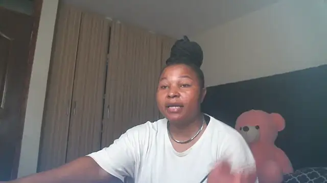 Snapshot of R-thequeen chatting on July 29, 12:36 pm R-thequeen online show from July 29, 12:36 pm