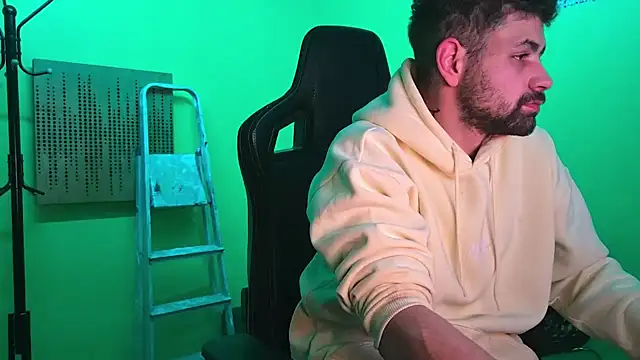 Snapshot of savage_daddyy chatting on January 8, 3:51 am savage daddyy online show from January 8, 3:51 am