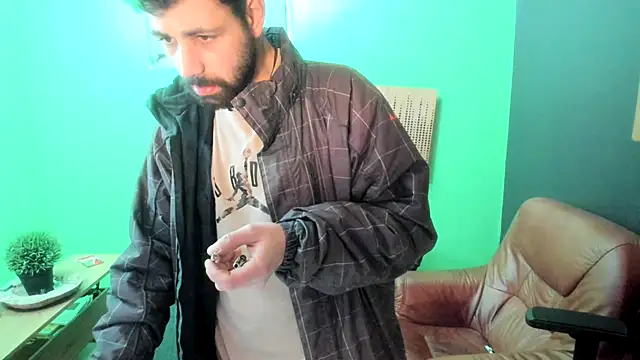 Snapshot of savage_daddyy chatting on February 4, 3:04 pm savage daddyy online show from February 4, 3:04 pm