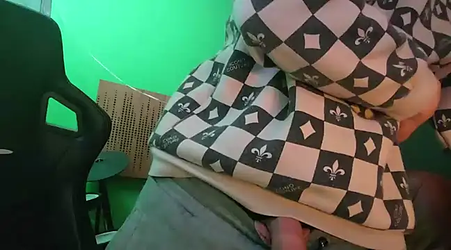 Snapshot of savage_daddyy chatting on February 9, 4:29 pm savage daddyy online show from February 9, 4:29 pm