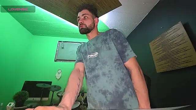 Snapshot of savage_daddyy chatting on February 27, 7:12 am savage daddyy online show from February 27, 7:12 am