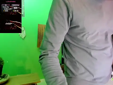 Snapshot of savage_daddyy chatting on March 17, 6:42 pm savage daddyy online show from March 17, 6:42 pm