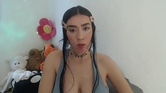 Julieta De Los Angeles online show from April 13, 10:15 pm