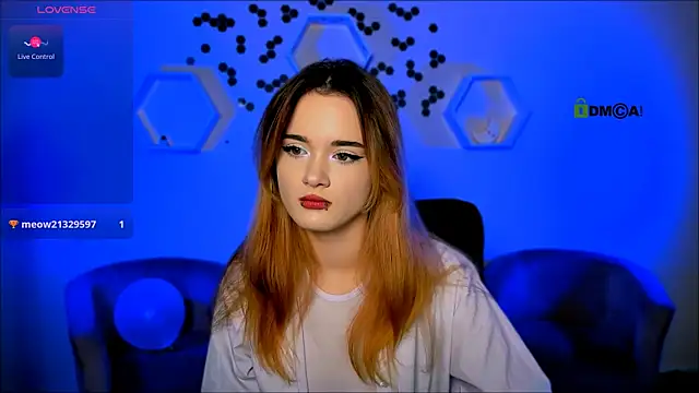 liana kisses online show from November 19, 8:42 pm