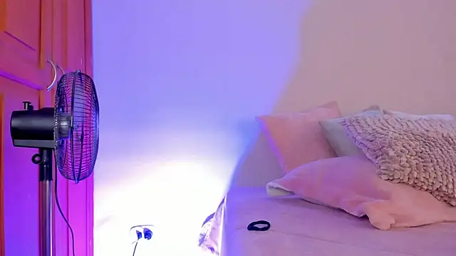 martinaaricci online show from September 10, 1:33 pm