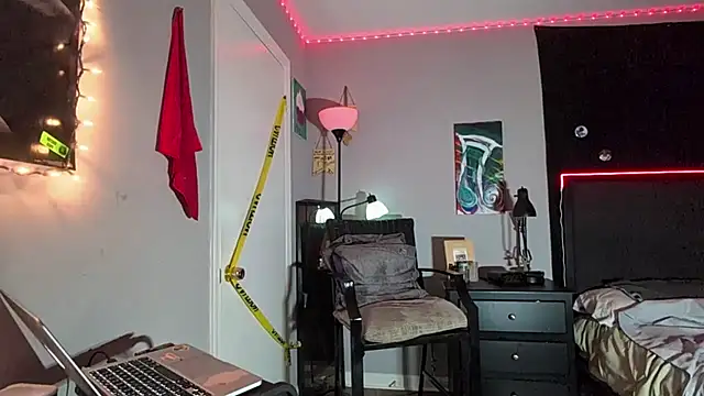 Snapshot of therealsuave chatting on November 1, 3:52 am therealsuave online show from November 1, 3:52 am