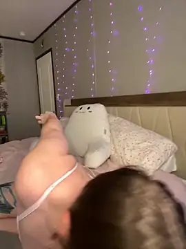 Sweetdee222x online show from September 10, 10:32 pm