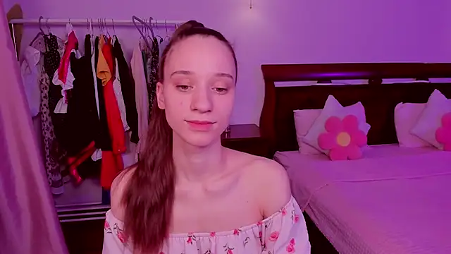 Snapshot of StaceySunny chatting on February 2, 7:40 am StaceySunny online show from February 2, 7:40 am