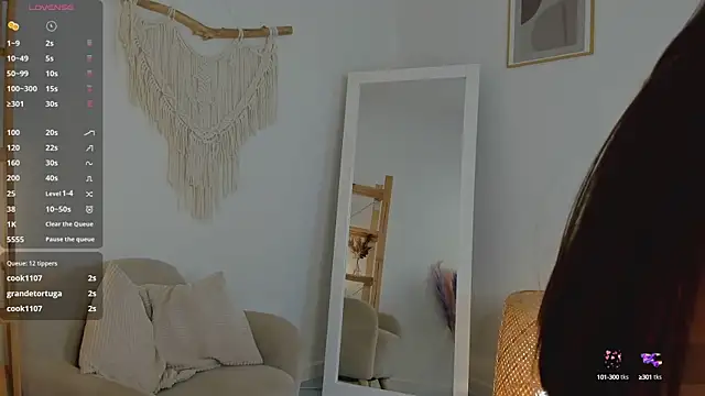 Snapshot of EmiliaDreams chatting on February 4, 7:00 pm EmiliaDreams online show from February 4, 7:00 pm