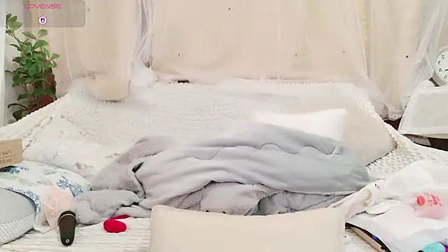 Snapshot of Conatsu chatting on February 28, 7:09 am Conatsu online show from February 28, 7:09 am