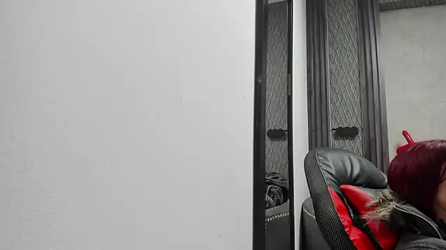 selene red  online show from February 5, 12:37 am