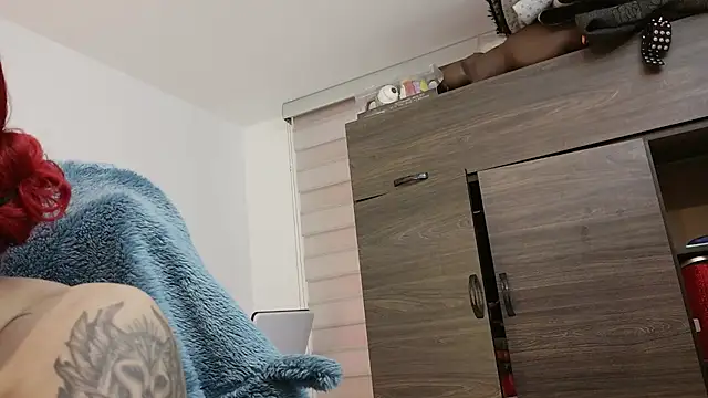 Snapshot of selene_red_ chatting on July 21, 2:19 pm selene red online show from July 21, 2:19 pm