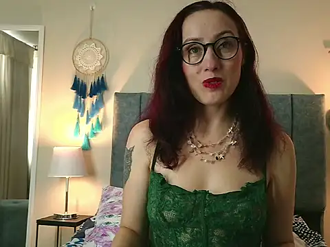 Snapshot of IberianMoonMK chatting on June 8, 5:35 pm IberianMoonMK online show from June 8, 5:35 pm