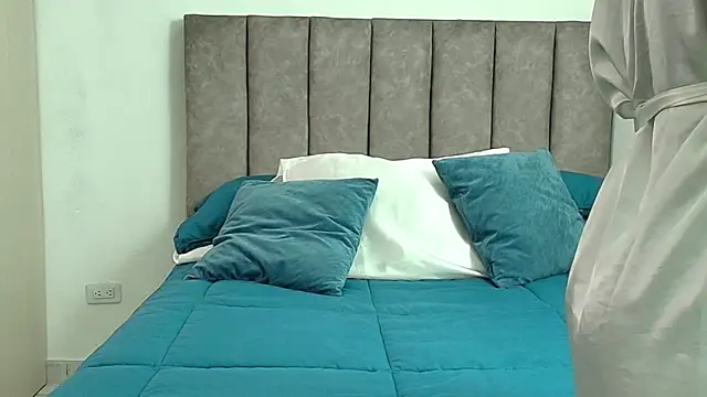 karina lewis  online show from June 9, 5:19 am