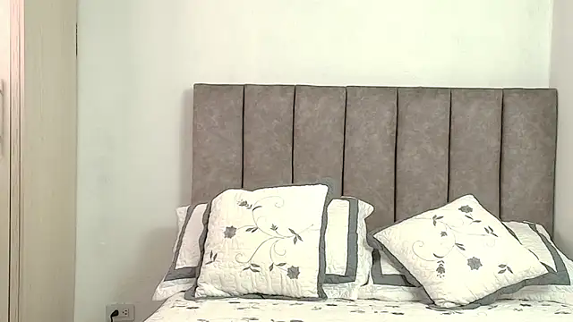 karina lewis  online show from July 27, 6:09 am
