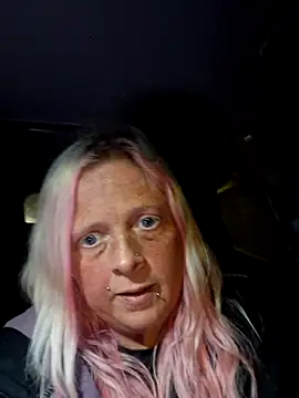 Snapshot of chubby_british_blonde_uk chatting on February 27, 6:30 pm chubby british blonde uk online show from February 27, 6:30 pm